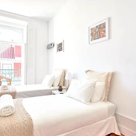 Apartment With 3 Bedrooms In Lisboa With Wonderful City View Balcony And Wifi דירה *