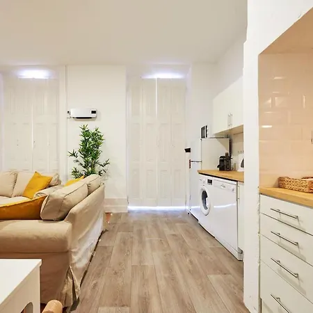 Apartment With 3 Bedrooms In Lisboa With Wonderful City View Balcony And Wifi דירה ליסבון